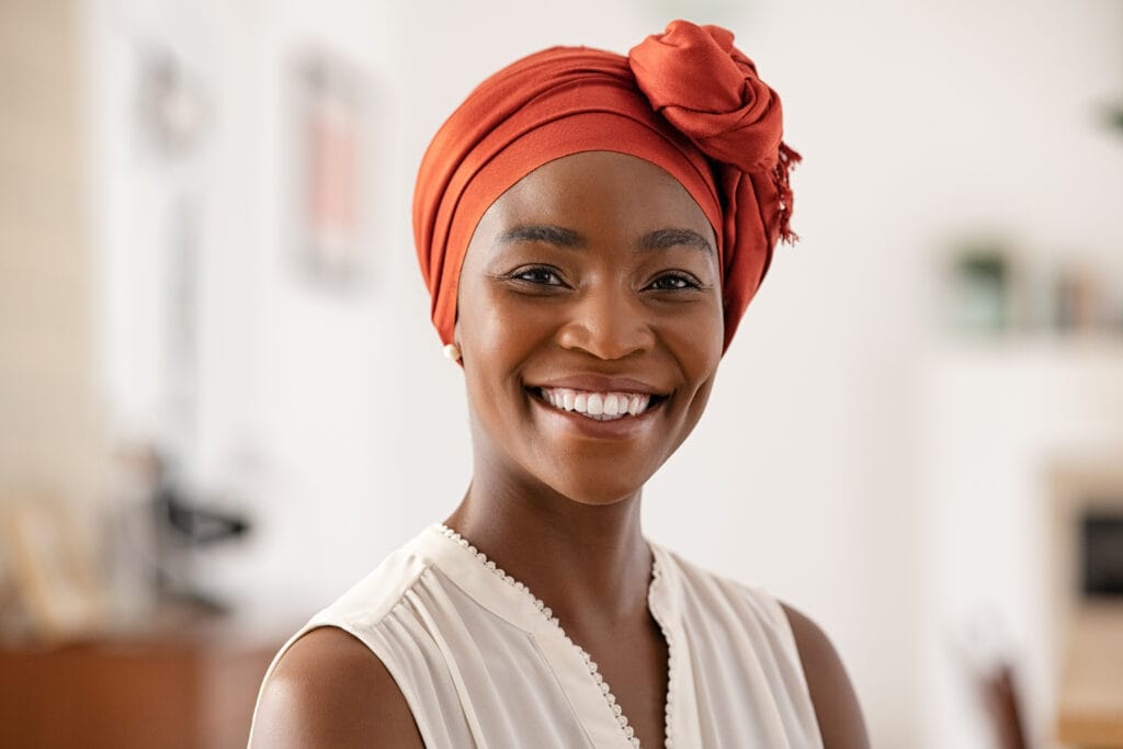 Photo d'une femme qui sourit